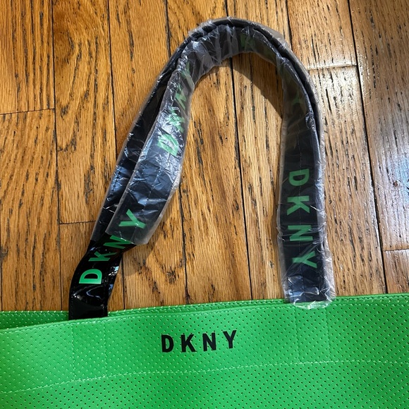 DKNY Green Tote Bag - Picture 4 of 7